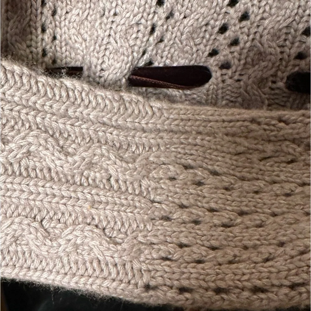 Riani tie waist button down sweater German size 34 equivalent to a US small